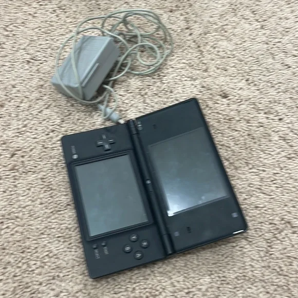 Used blue Nintendo DSI - Picture 3 of 6